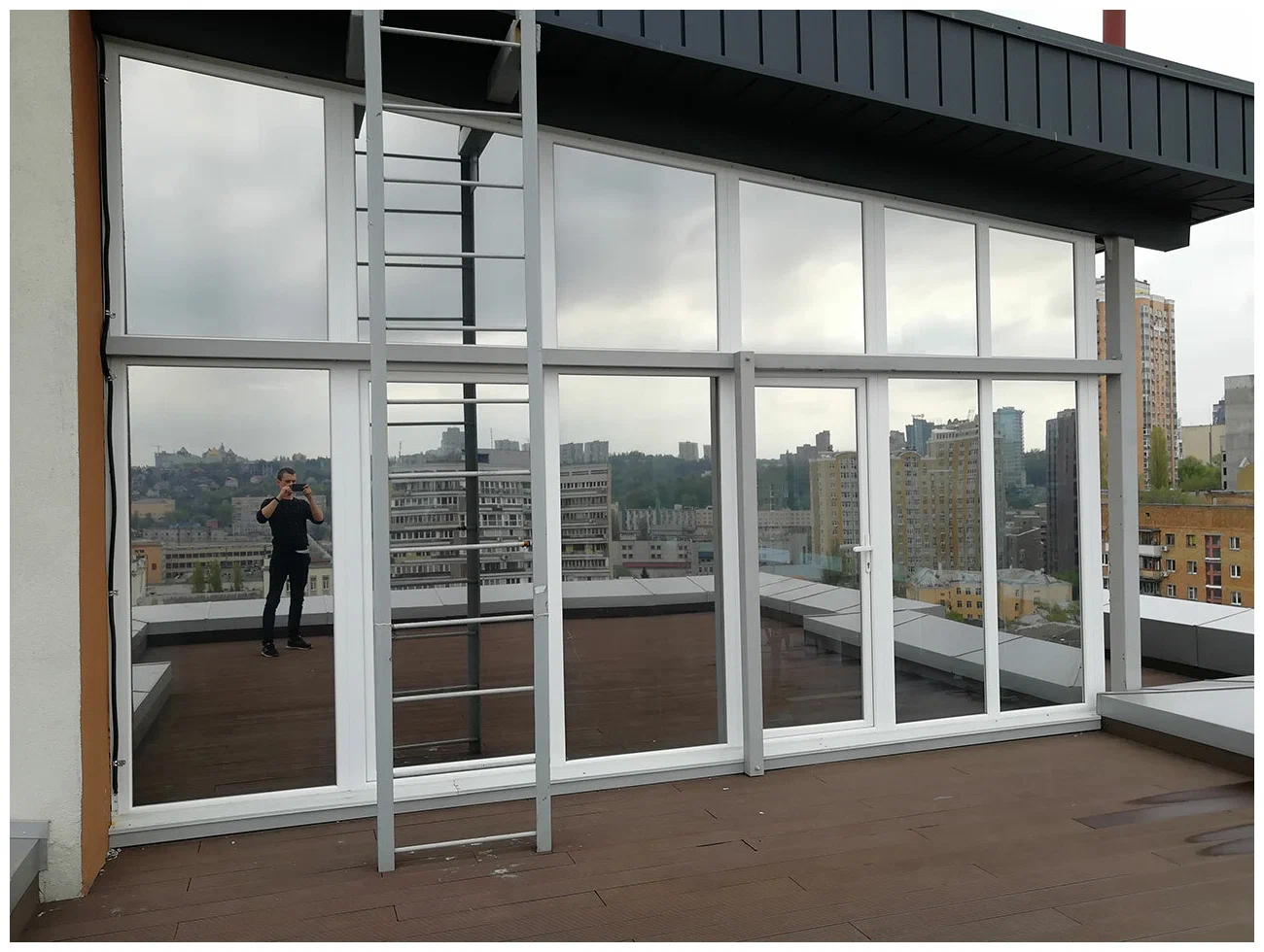 Виниловые окна с алюминиевой оцинковкой: плюсы и выбор